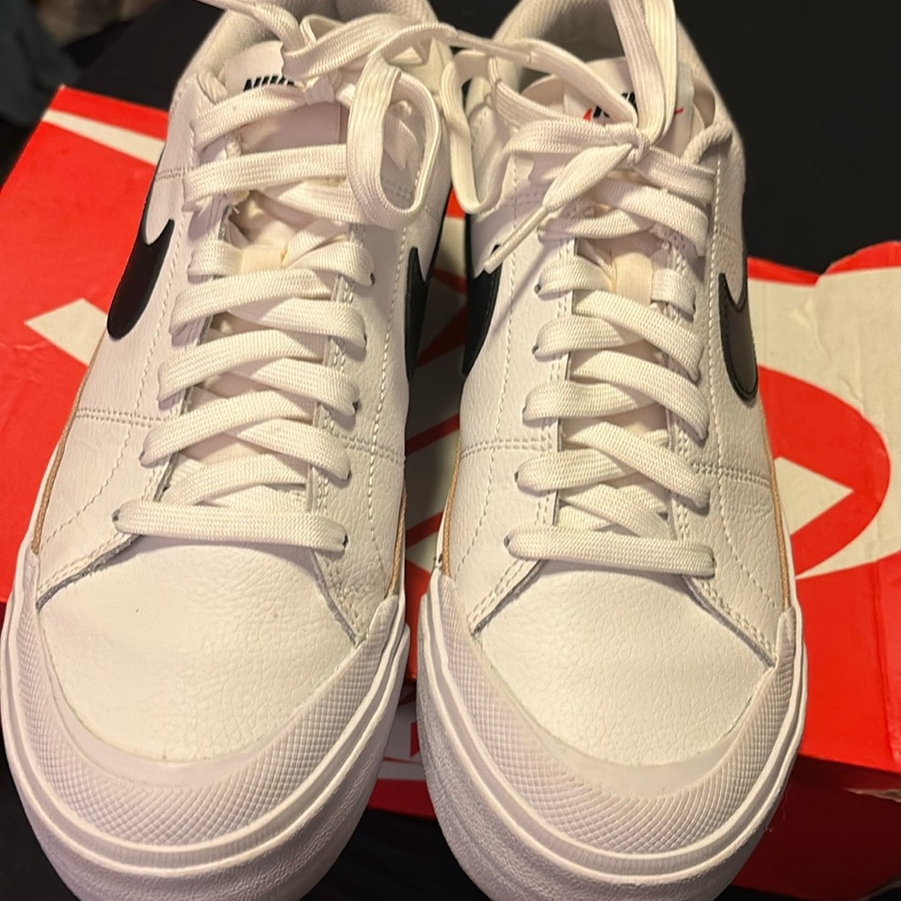Nike Woman’s Court Legacy Lift